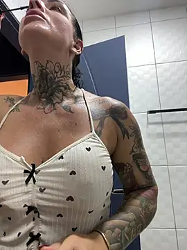 YasmimBrasil online show from 16, 4, 2026