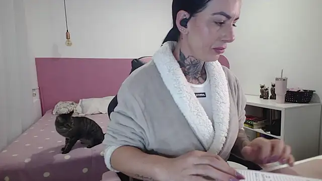 YasmimBrasil online show from 21, 7, 2026