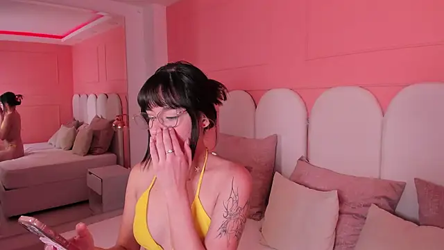 emilly williams  online show from 18, 12, 2024