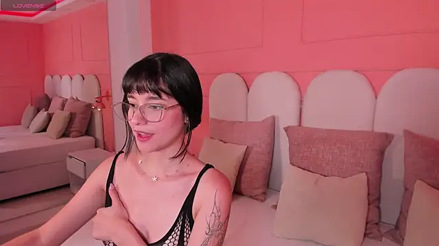 emilly williams  online show from 19, 12, 2024