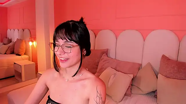 emilly williams  online show from 27, 2, 2025