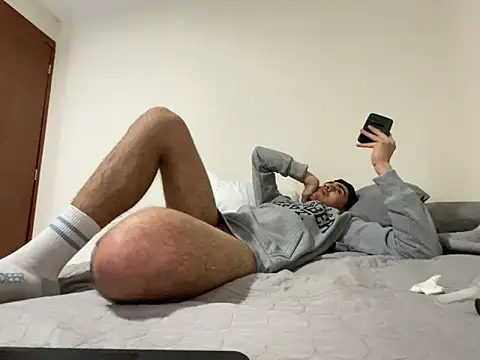 Snapshot of femboyxx69 chatting on 18, 4, 2026 femboyxx69 online show from 18, 4, 2026