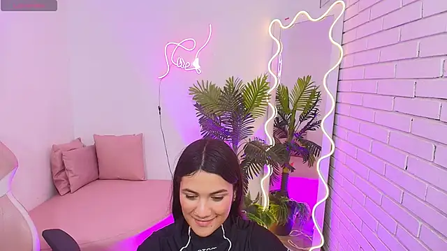 Snapshot of Chiara_tay chatting on 27, 2, 2025 Chiara tay online show from 27, 2, 2025