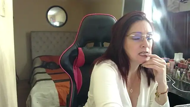 Carol Scottt online show from 27, 4, 2026