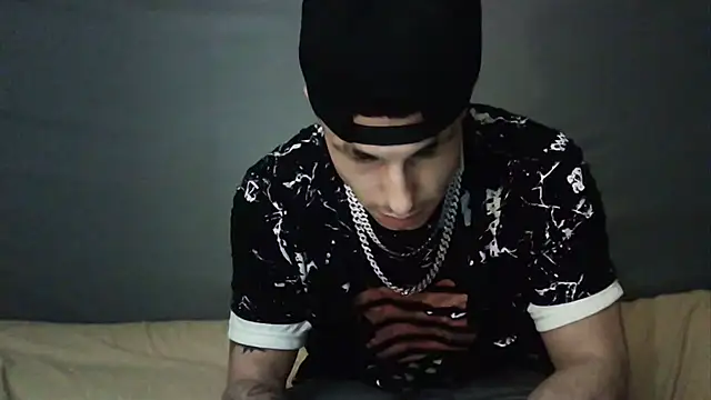 Snapshot of --D-a-D-D-y- chatting on 25, 1, 2025 --D-a-D-D-y- online show from 25, 1, 2025