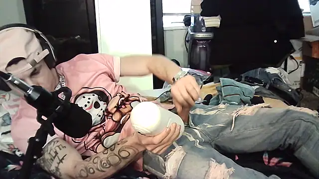 Snapshot of --D-a-D-D-y- chatting on 2, 2, 2025 --D-a-D-D-y- online show from 2, 2, 2025