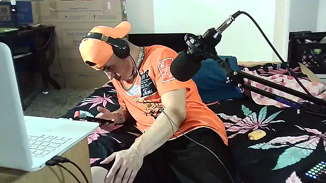 Snapshot of --D-a-D-D-y- chatting on 14, 3, 2025 --D-a-D-D-y- online show from 14, 3, 2025