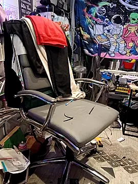 Snapshot of --D-a-D-D-y- chatting on 13, 9, 2025 --D-a-D-D-y- online show from 13, 9, 2025