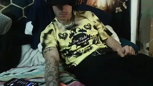 Snapshot of --D-a-D-D-y- chatting on 24, 10, 2025 --D-a-D-D-y- online show from 24, 10, 2025