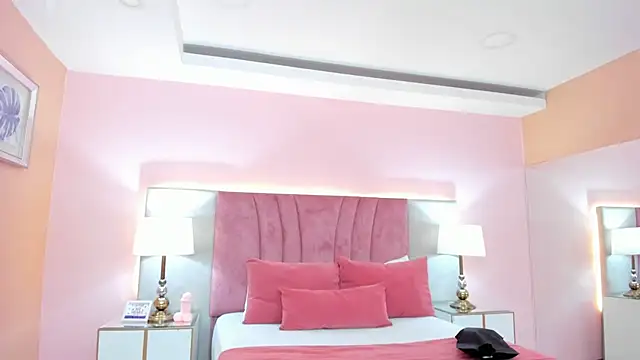 SophiaLaurens online show from 28, 1, 2025