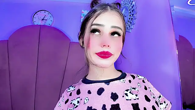 ValeriaAguilar online show from 25, 9, 2025