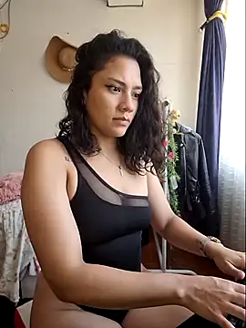 Thaliacooper  online show from 20, 1, 2025