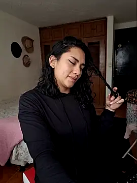 Thaliacooper  online show from 6, 3, 2025