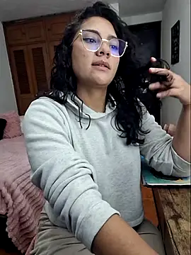 Thaliacooper  online show from 15, 9, 2025