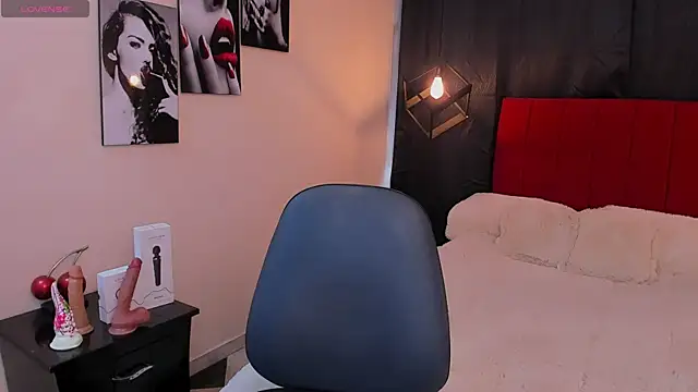 Megan Do Santos online show from 3, 2, 2025