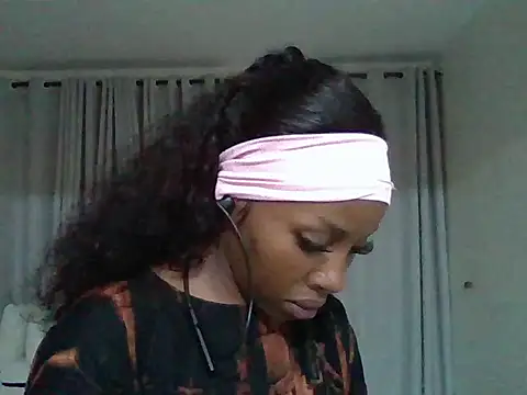 Snapshot of Queen_loveer chatting on 26, 5, 2026 Queen loveer online show from 26, 5, 2026