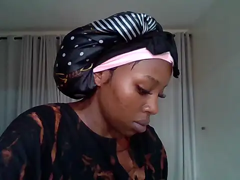 Snapshot of Queen_loveer chatting on 27, 5, 2026 Queen loveer online show from 27, 5, 2026