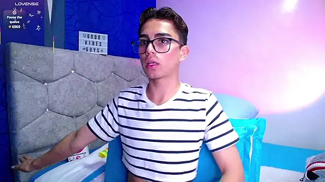 OwenBluee online show from 2, 3, 2025