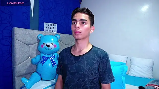 OwenBluee online show from 4, 3, 2025