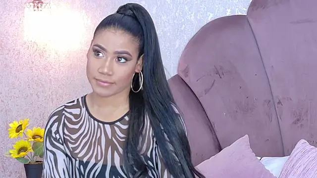 Snapshot of Salome_Diaz_ chatting on 7, 11, 2025 Salome Diaz online show from 7, 11, 2025