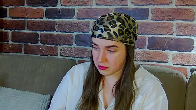 Sofia Hugs online show from 7, 3, 2026