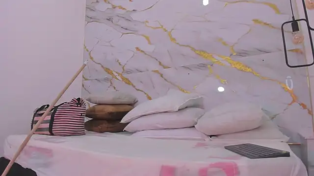 penelope handaos online show from 3, 2, 2025