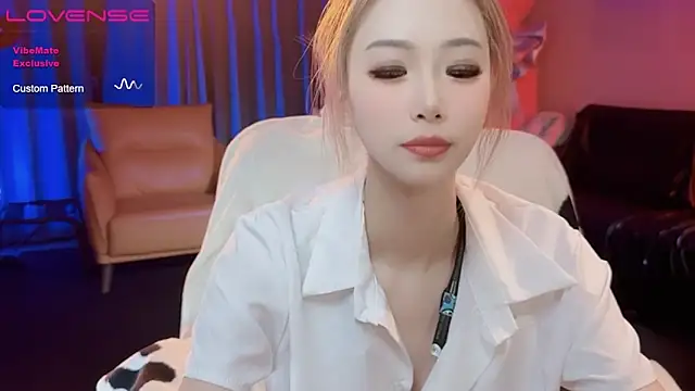 Snapshot of JoooJo_ chatting on 8, 3, 2025 JoooJo online show from 8, 3, 2025