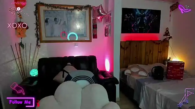 LauGrayJ online show from 9, 3, 2025