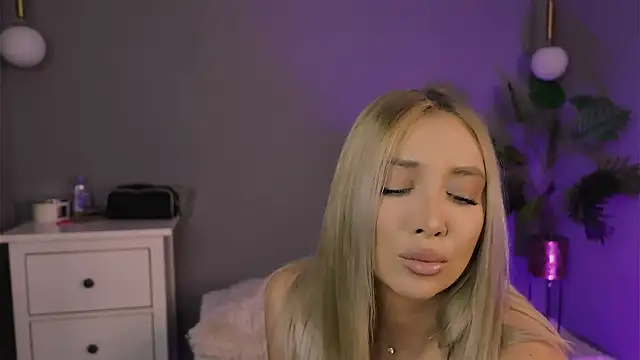 Snapshot of Jessielle chatting on 12, 6, 2026 Jessielle online show from 12, 6, 2026