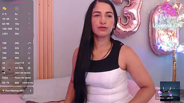 Snapshot of Thayssa_ross chatting on 30, 4, 2026 Thayssa ross online show from 30, 4, 2026