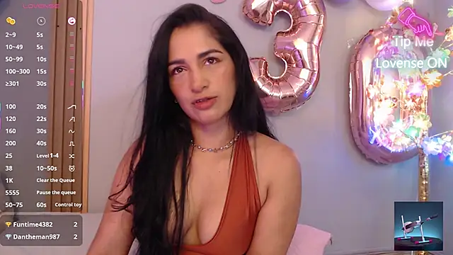 Snapshot of Thayssa_ross chatting on 1, 5, 2026 Thayssa ross online show from 1, 5, 2026
