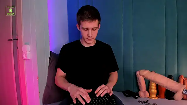 Snapshot of MarkGWalker chatting on 14, 2, 2025 MarkGWalker online show from 14, 2, 2025