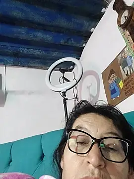 clarita 01 online show from 23, 4, 2026