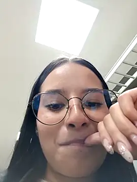 Snapshot of _vaness chatting on 3, 3, 2026 vaness online show from 3, 3, 2026