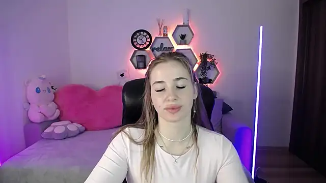 SabrinViolet online show from 17, 4, 2026