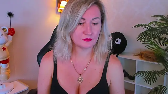 Snapshot of AriFleow chatting on 23, 10, 2025 AriFleow online show from 23, 10, 2025