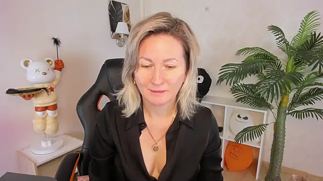 Snapshot of AriFleow chatting on 30, 11, 2025 AriFleow online show from 30, 11, 2025