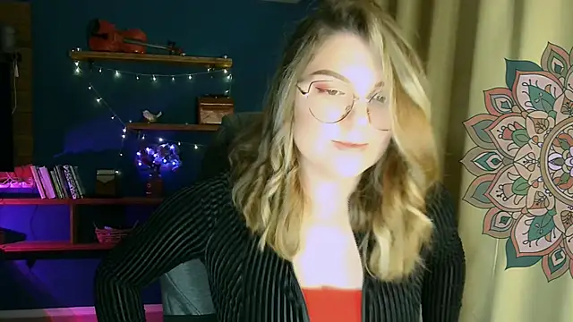 Snapshot of VioletteWay chatting on 9, 11, 2025 VioletteWay online show from 9, 11, 2025