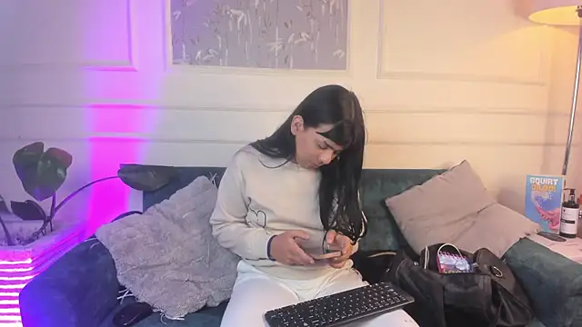 yossi peach cute online show from 27, 4, 2026