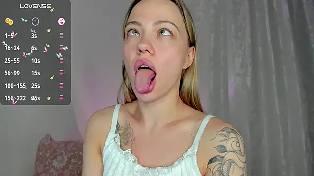 Snapshot of damn_cutie chatting on 13, 1, 2025 damn cutie online show from 13, 1, 2025