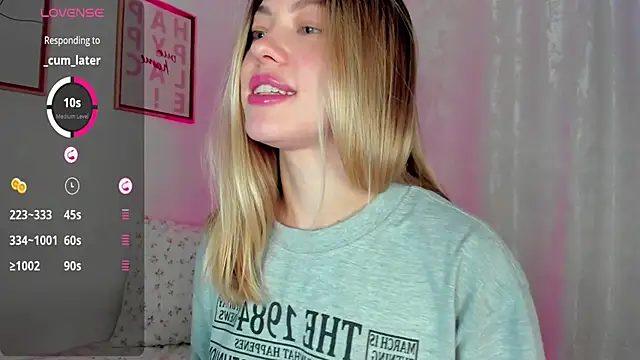 Snapshot of damn_cutie chatting on 12, 3, 2025 damn cutie online show from 12, 3, 2025