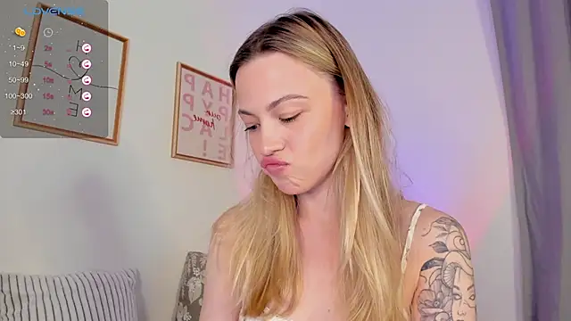 Snapshot of damn_cutie chatting on 19, 10, 2025 damn cutie online show from 19, 10, 2025