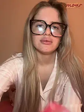 Snapshot of Holly-Glamour chatting on 6, 2, 2026 Holly-Glamour online show from 6, 2, 2026