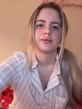 Snapshot of Holly-Glamour chatting on 14, 2, 2026 Holly-Glamour online show from 14, 2, 2026