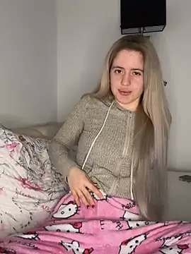 Snapshot of Holly-Glamour chatting on 26, 2, 2026 Holly-Glamour online show from 26, 2, 2026