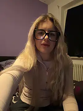 Holly-Glamour online show from 27, 4, 2026
