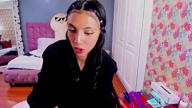 Iris Stone  online show from 13, 3, 2025