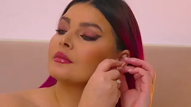 RissaRheys online show from 1, 2, 2025