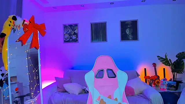 Alyssa Smitt online show from 13, 2, 2025