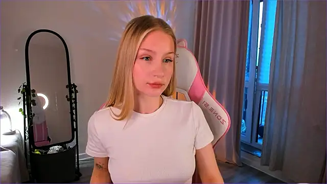 Eva Davi online show from 9, 3, 2026